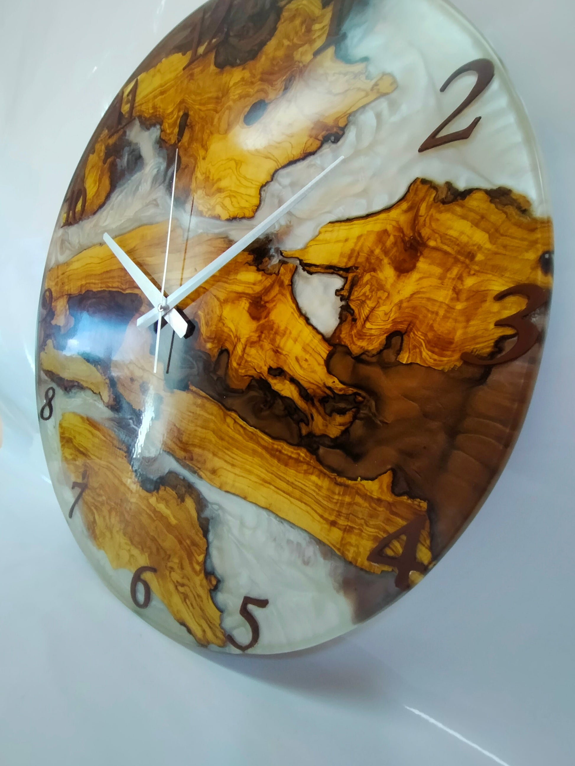 Bicolor Epoxy & Olive Wood Wall Clock ürününün kopyası resinwoodliving