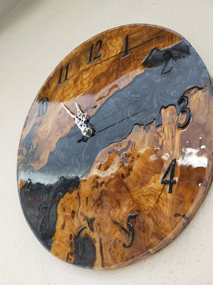 Metallic Color Epoxy & Olive Wood Wall Clock resinwoodliving