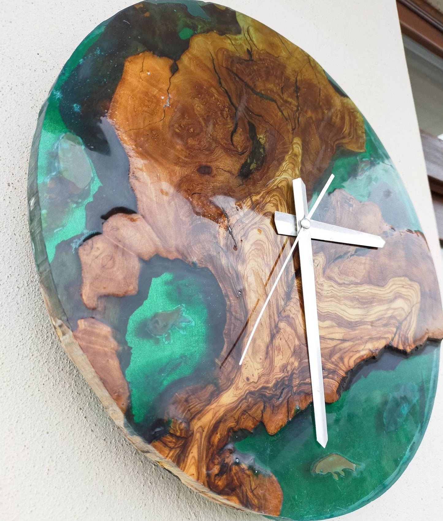 Aquarium Epoxy & Olive Wood Wall Clock Wholesale vendor