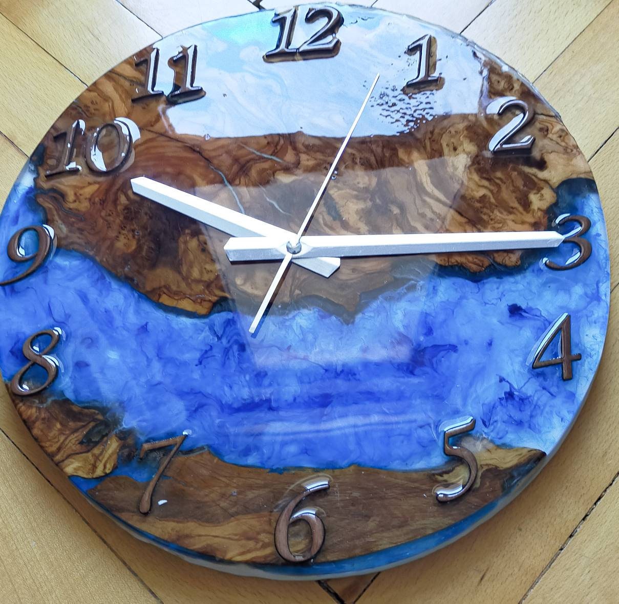 Metallic Color Epoxy & Olive Wood Wall Clock resinwoodliving