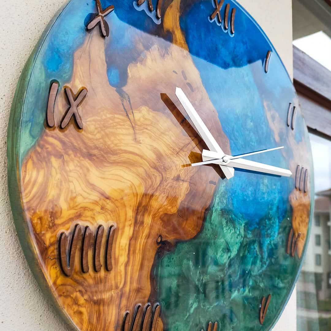 Bicolor Epoxy & Olive Wood Wall Clock Wholesale vendor