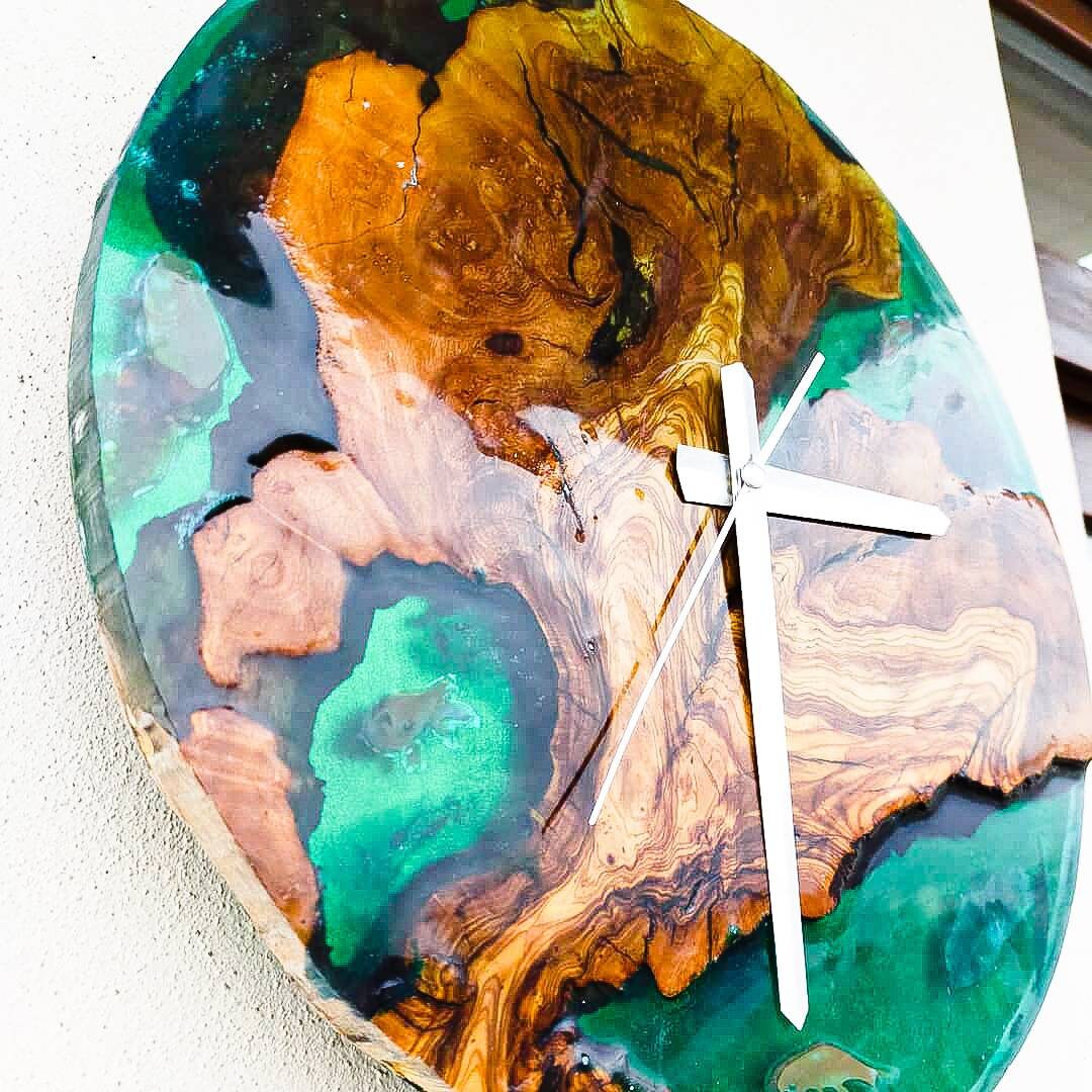 Aquarium Epoxy & Olive Wood Wall Clock Wholesale vendor