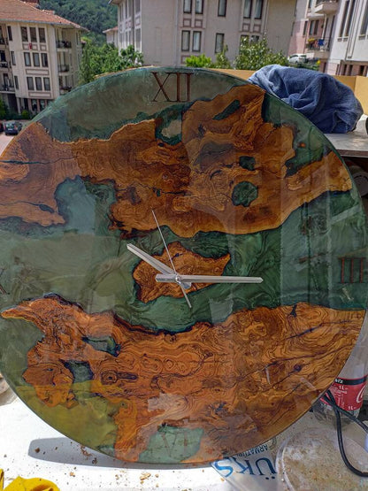 Metallic Color Epoxy & Olive Wood Wall Clock Wholesale vendor