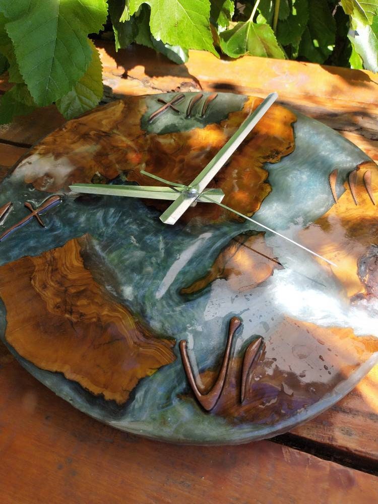 Metallic Color Epoxy & Olive Wood Wall Clock resinwoodliving