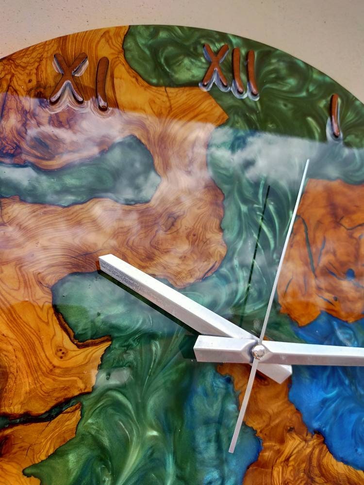 Bicolor Epoxy & Olive Wood Wall Clock Wholesale vendor