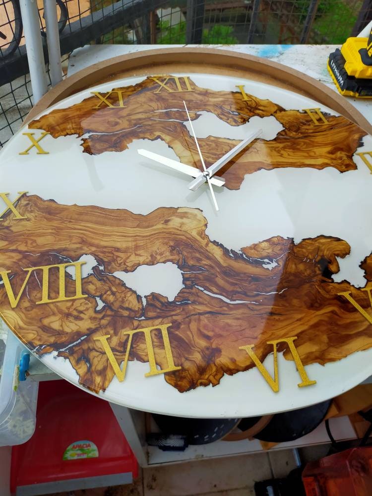 Metallic Color Epoxy & Olive Wood Wall Clock resinwoodliving