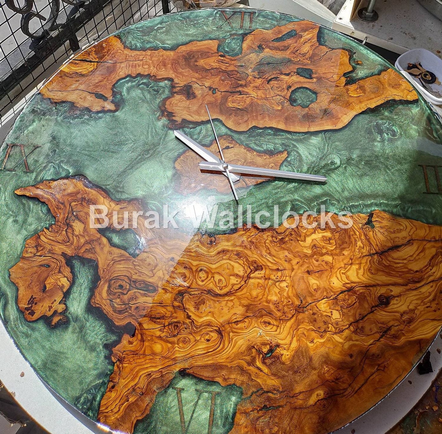 Metallic Color Epoxy & Olive Wood Wall Clock resinwoodliving