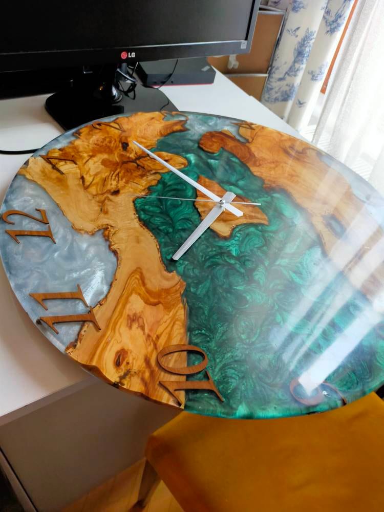 Bicolor Epoxy & Olive Wood Wall Clock Wholesale vendor